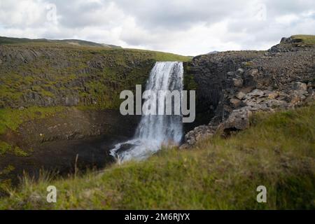 Kerlingarfoss Wasserfall in der Nähe von Olafsvik auf Islands Halbinsel Snafellsnes. Stockfoto