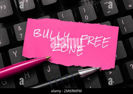 Schild mit der Aufschrift „Bully Free Zone“. Das Internet-Konzept Respekt vor anderen Mobbing ist hier nicht erlaubt Stockfoto