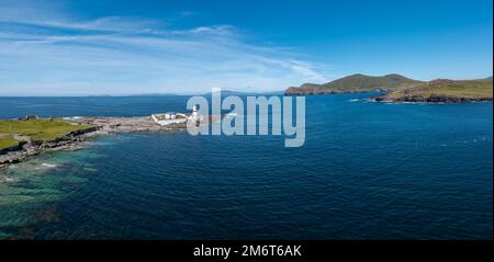 Eine Luftaufnahme des historischen Valentia Island Lighthouse in der Grafschaft Kerry im Westen Irlands Stockfoto