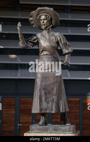 Eine Statue der Suffragette Alice Hawkins befindet sich auf dem Market Square, Leicester, Großbritannien, einem Ort, an dem sie viele ihrer Reden hielt. Die Stockfoto