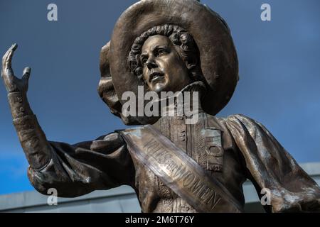 Eine Statue der Suffragette Alice Hawkins befindet sich auf dem Market Square, Leicester, Großbritannien, einem Ort, an dem sie viele ihrer Reden hielt. Die Stockfoto