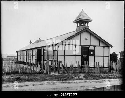 Die Kirche des Aufstiegs Peacehaven, c 1922. Vermutlich in der Bramber Avenue und bekannt als die Tin Church, obwohl sie aus Asbestplatten und nicht aus Zinn gebaut wurde. Digitalisierte Archivkopie eines Original-Halbplattenglasnegativs. Stockfoto