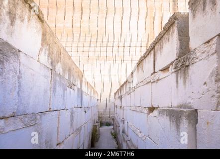 Labyrinthperspektive für Konzept im Zusammenhang mit Klaustrophobie und klaustrophobischen Menschen Stockfoto