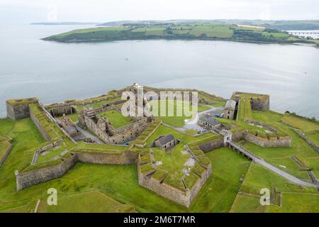 Drohnen-Luftlandschaft des Charles Fort in Kinsale Cork County Irland. Stockfoto