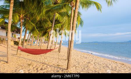 Dong Tan Beach Jomtien Pattaya Thailand bei Sonnenuntergang am Nachmittag Stockfoto