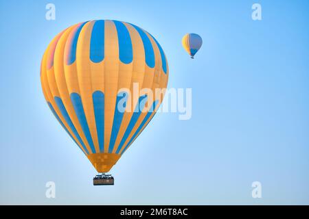 Fliegende Heißluftballons Stockfoto