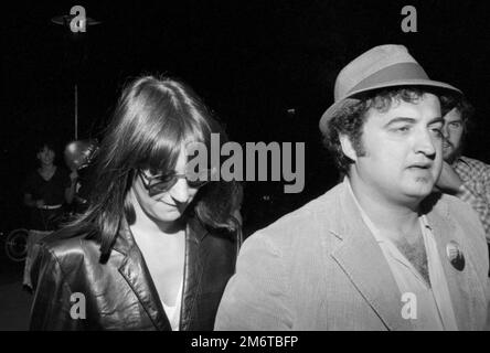 John Belushi mit Ehefrau Judith 25. Juli 1980 Kredit: Ralph Dominguez/MediaPunch Stockfoto