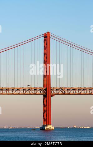 25. April Hängebrücke über den Tejo, Lissabon, Portugal Stockfoto