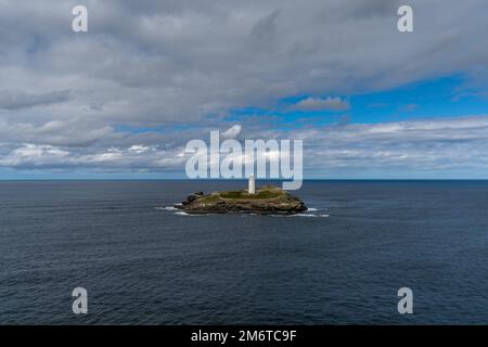 Blick auf den Leuchtturm von Godrevy in der Nähe von Gwithian in St. Ives Bay Stockfoto