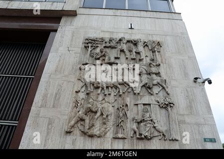 Der italienische Bildhauer Vico Consorti am Eingang zum Banco de la Republica in Bogota hat in Marmor eine große Enttäuschung hervorgerufen Stockfoto