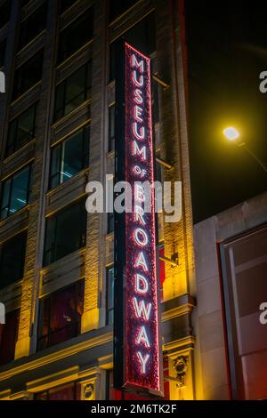 Neonschild des Museum of Broadway in Manhattan New York City Stockfoto