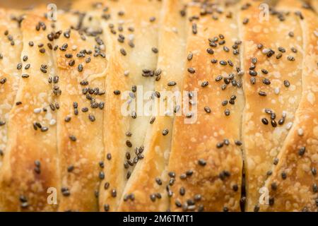 Nahaufnahme, veganes wellington, Blätterteig, veganer Käse Stockfoto