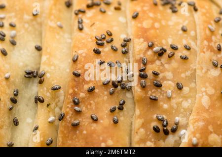 Nahaufnahme, veganes wellington, Blätterteig, veganer Käse Stockfoto