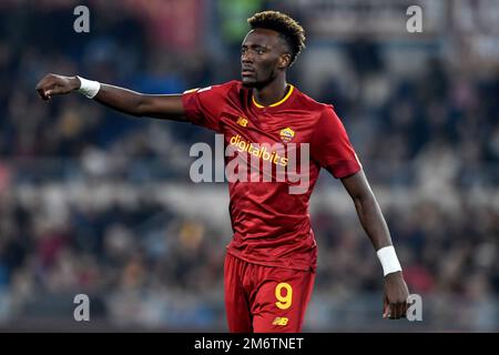 Tammy Abraham of AS Roma reagiert während des Fußballspiels der Serie A zwischen AS Roma und dem Bologna FC im Olimpico-Stadion in Rom (Italien) am 4. Januar 202 Stockfoto