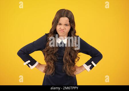 Unglücklich verärgert Teenager Mädchen. Nahaufnahme Porträt verrückt junges Mädchen. Wütend negative menschliche Emotion Gesichtsausdruck Gefühl Haltung. Stockfoto