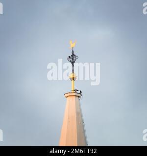 Elfen auf einem Kirchturm im Burgenland Stockfoto