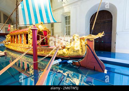 Der Bucentaur (Bucintoro). Antikes Königliches Schiff der Savoia Familie. Venaria Reale, Italien Stockfoto