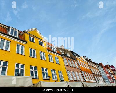 Eine Reihe von Häusern im berühmten Nyhavn in Dänemarks Hauptstadt Kopenhagen Stockfoto