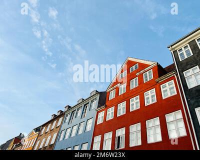 Eine Reihe von Häusern im berühmten Nyhavn in Dänemarks Hauptstadt Kopenhagen Stockfoto