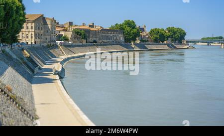Arles in Frankreich mit der Rhone Stockfoto