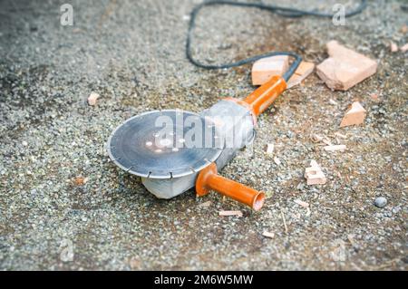 Typischer Trennschleifer verwendet Stockfoto