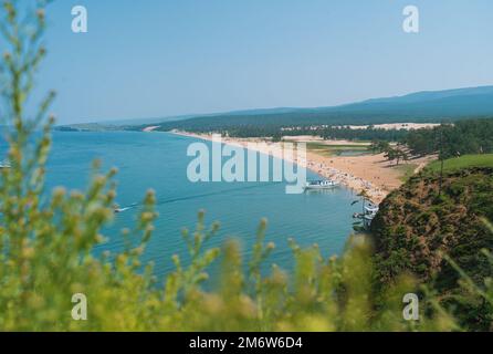 Der Baikalsee ist ein Riftsee im Süden Sibiriens, Russland. Der größte Süßwassersee der Welt nach Volumen. Ein natürlicher Arbeitsauftrag Stockfoto