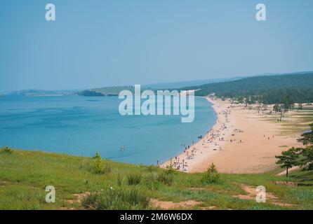 Der Baikalsee ist ein Riftsee im Süden Sibiriens, Russland. Der größte Süßwassersee der Welt nach Volumen. Ein natürlicher Arbeitsauftrag Stockfoto