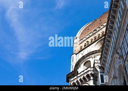 Florenz, Italien. Die romantische und farbenfrohe Kathedrale - auch Duomo di Firenzone genannt - wurde von der Familie Medici in der Renaissance erbaut. Stockfoto