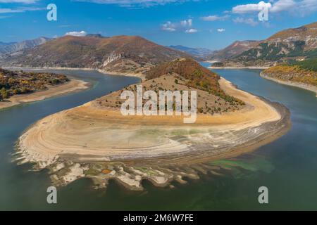 Landschaftsblick auf den Arda River Bend in der Nähe von Kardzhali in Bulgarien Stockfoto