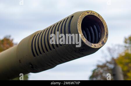 Schwere Artillerie des Zweiten Weltkriegs, sowjetische Haubitzen-Waffe ML-20. Kaliber 152 mm. Selbstfahrende Artillerie-Halterungen. Fass-Artillerie. Stockfoto