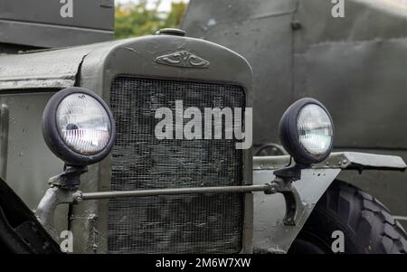 Der ZIS-6 ist ein dreiachsiger, vier Tonnen schwerer Geländewagen mit Zwillingsbereifung an der Hinterachse. Sie wurde auf der Grundlage des ZIS-5-Lkws erstellt. Stockfoto