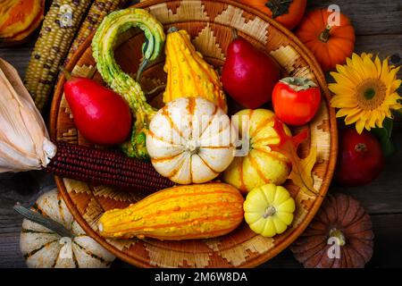 Klassischer Herbstkorb Stockfoto