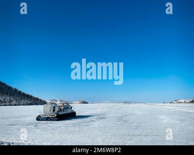 Khivus Wintertransport auf Eis, Luftkissenfahrzeug. Stockfoto