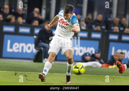 Mailand, Italien. 04. Januar 2023. Italien, Mailand, januar 4 2023: Hirving Lozano (Stürmer Neapel) in der zweiten Halbzeit während des Fußballspiels FC INTER vs SSC NAPOLI, Serie A 2022-2023 day16 San Siro Stadion (Foto: Fabrizio Andrea Bertani/Pacific Press) Kredit: Pacific Press Media Production Corp./Alamy Live News Stockfoto