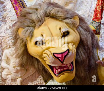 löwenidol der Göttin durga im Karneval durga Puja Stockfoto