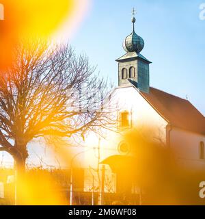 Herbstliche Weinberge, Weingartenkapelle in Neckenmarkt, Bezirk Oberpullendorf, Burgenland, Österreich Stockfoto