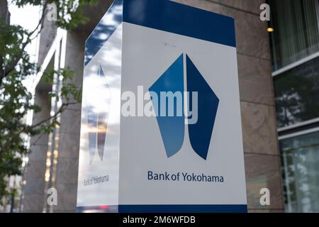 Tokio, Japan. 3. Januar 2023. Eine Bank of Yokohama, die größte regionale Bank Japans, ist eine Zweigstelle in Tokio. Marunouchi ist ein großes zentrales Geschäftsviertel in der Nähe des Kaiserpalastes und des Bahnhofs von Tokio. Es ist eines der wichtigsten Zentren der japanischen Wirtschaft und Wirtschaft. (Kreditbild: © Taidgh Barron/ZUMA Press Wire) Stockfoto