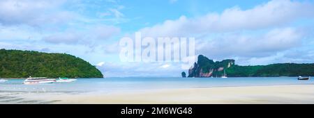 Loh Dalum Beach Koh Phi Phi Don am Morgen, Koh Phi Phi Insel Thailand Stockfoto