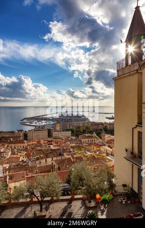 Kirche in der touristischen Stadt am Meer. Salerno, Italien. Stockfoto