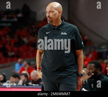 Houston, TX, USA. 5. Januar 2023. SMU Cheftrainer Rob Lanier bei einem NCAA Männer Basketballspiel zwischen den Houston Cougars und den Southern Methodist Mustangs am 5. Januar 2023 in Houston. Houston Won, 87-53, (Bild: © Scott Coleman/ZUMA Press Wire) Stockfoto