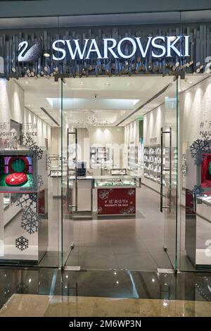 SHENZHEN, CHINA - CIRCA NOVEMBER 2019: Eintritt zum Swarovski Store in Shenzhen. Stockfoto