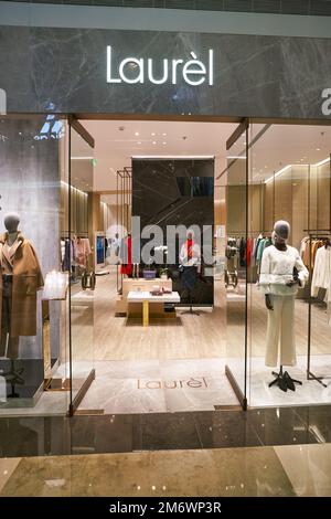 SHENZHEN, CHINA - CIRCA NOVEMBER 2019: Eintritt zum Laurel Store in Shenzhen. Stockfoto