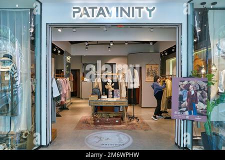 SHENZHEN, CHINA - CIRCA NOVEMBER 2019: Eintritt zum Patavinity Store in Shenzhen. Stockfoto