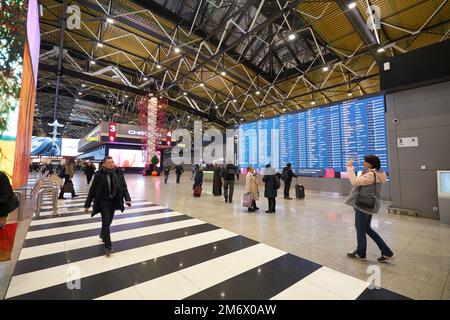 MOSKAU, RUSSLAND - CIRCA DEZEMBER 2019: Innenaufnahme des Sheremetyevo International Airport. Stockfoto