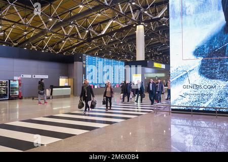 MOSKAU, RUSSLAND - CIRCA DEZEMBER 2019: Innenaufnahme des Sheremetyevo International Airport. Stockfoto