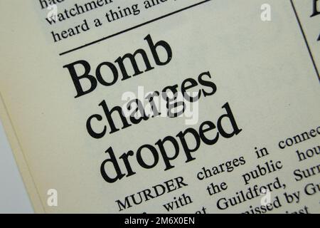 Bombenanklage fallen gelassen - News Story aus 1975 Zeitungsüberschrift Stockfoto