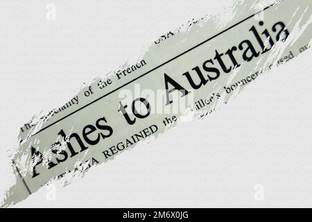 news Story aus 1975 Zeitungsüberschrift Titel - Ashes nach Australien Stockfoto