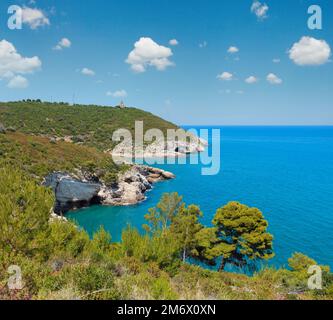 Sommer Architello (Arch) von San Felice auf der Halbinsel Gargano in Apulien, Italien Stockfoto