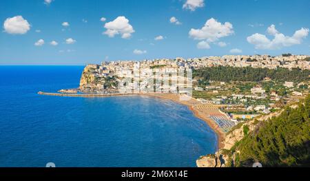 Sommer Stadt Peschici, Italien Stockfoto