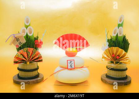 Bild von Reiskuchen und Kadomatsu (Material der Neujahrskarte) Stockfoto